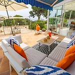 Dom wakacyjny Valerie's Lux Summer House