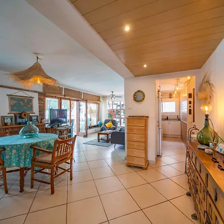 Holiday home Valerie's Lux Summer House